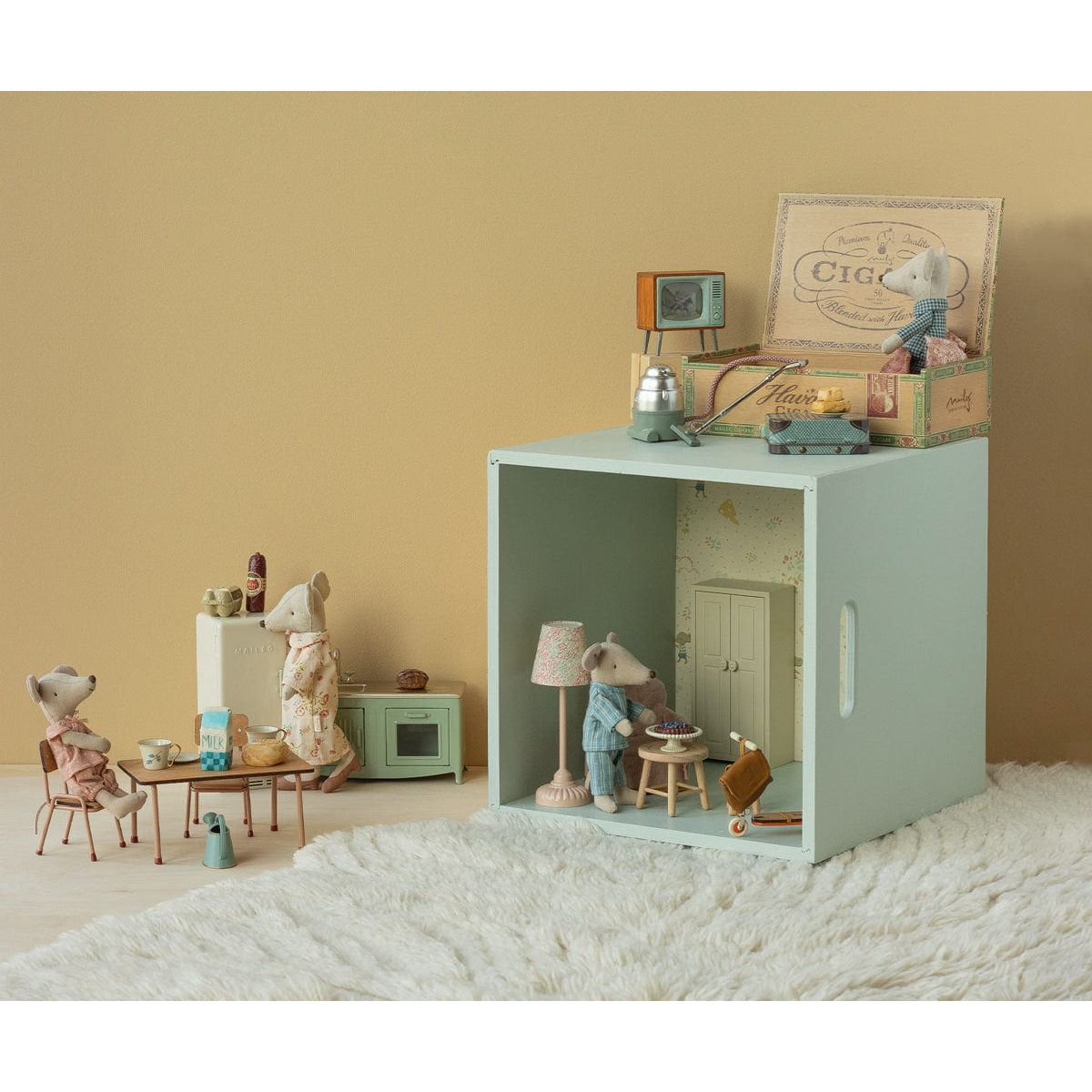 Maileg Grandma and Grandpa Mice in Cigarbox 26'